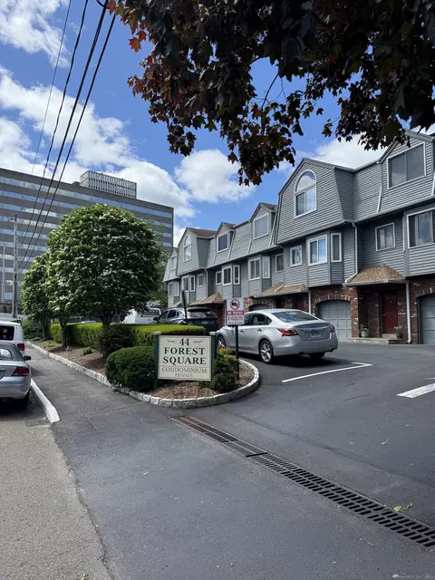 44 Pleasant St #21, Stamford, CT 06901