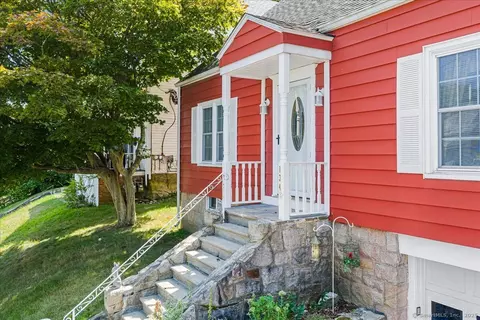 134 Norwood Ave, New London, CT 06320