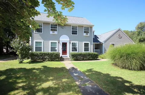 330 Meadowbrook Dr, Manchester, CT 06042