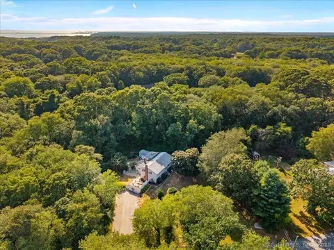 42 Schiller Ave, Pawcatuck, CT 06379
