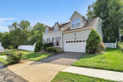 101 Morning Glory Dr, Middletown, CT 06457