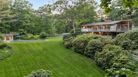 35 Diamond Hill Rd, Redding, CT 06896