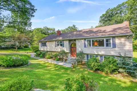 24 Old Orchard Ln, Stamford, CT 06903