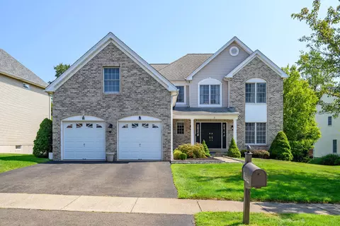 3 Lilac Ln, Danbury, CT 06810