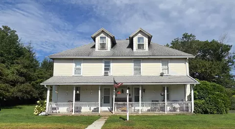 2 Linden Rd, Woodbury, CT 06798