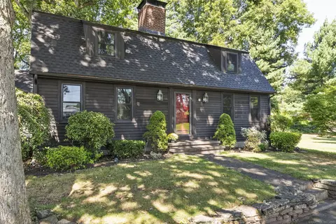 5 Robeth Ln, Wethersfield, CT 06109