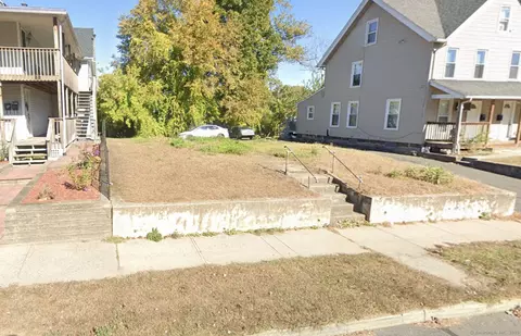 86 Divinity St, Bristol, CT 06010