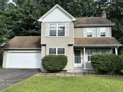 8 Acorn Dr, Windsor Locks, CT 06096