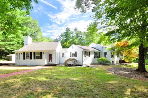 11 Oakhurst Rd, Simsbury, CT 06070