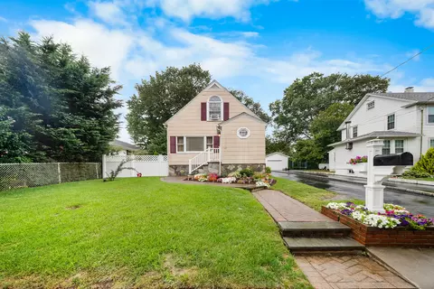 145 Wiebe Ave, Stratford, CT 06614