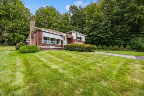 48 Picture Ln, Naugatuck, CT 06770