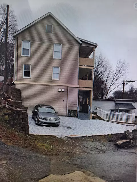 105 Camptown Ave, Derby, CT 06418