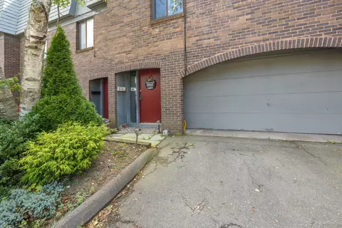 10 Trolley Crossing Ln #10, Middletown, CT 06457