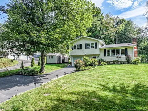 6 Laurel Dr, Brookfield, CT 06804
