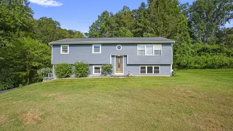 6 Holly Ln, Brookfield, CT 06804