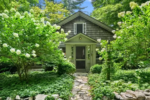 6 Old Mailcoach Rd, Redding, CT 06896