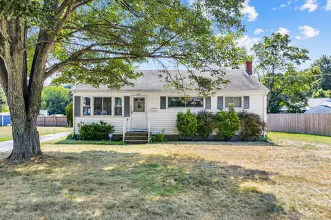 5 Thrush St, Waterford, CT 06385
