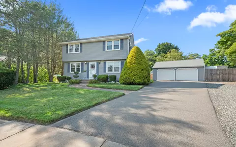 35 Kane Rd, Manchester, CT 06040