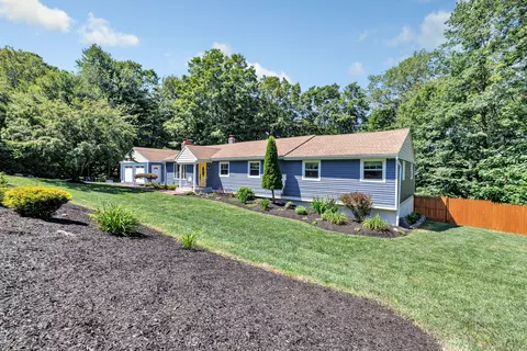 31 Parlor Rock Rd, Trumbull, CT 06611