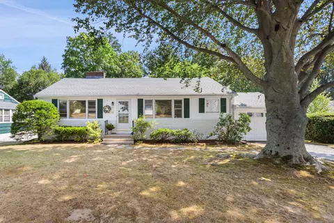 83 Luciani Rd, Woodbridge, CT 06525