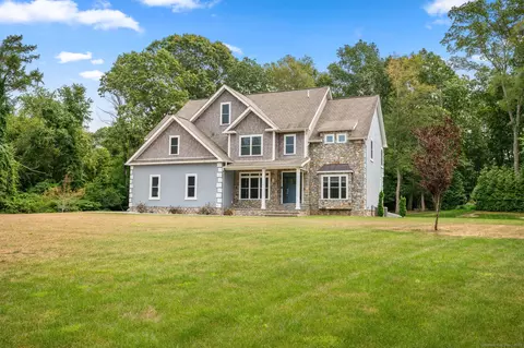 16 Susan Ter, Waterford, CT 06385