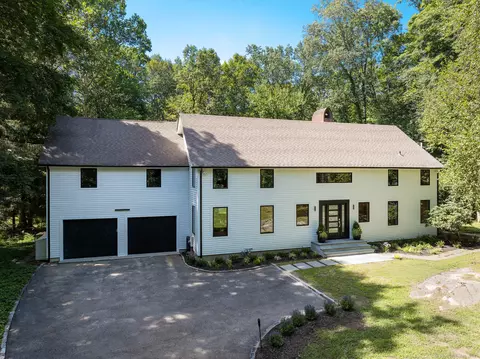 10 Tomahawk Ln, Greenwich, CT 06830