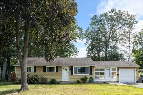 8 Ellis Rd, Enfield, CT 06082