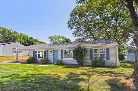 4 Hughes Cir, Ansonia, CT 06401