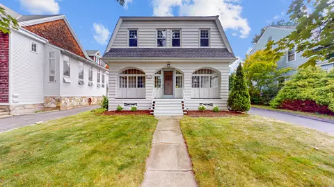 110 Quaker Ln S, West Hartford, CT 06119