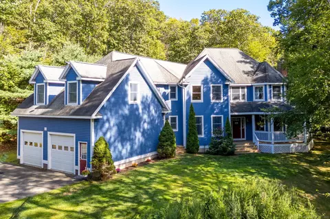 72 Elizabeth Dr, New Hartford, CT 06057