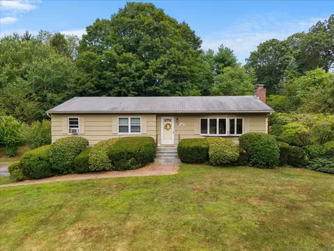90 Terrell Dr, Milford, CT 06461
