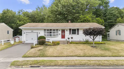 19 Hemingway St, Plainville, CT 06062