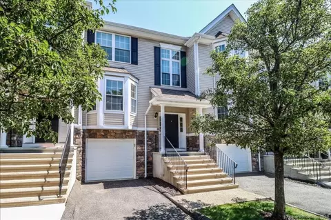 702 Sienna Dr #702, Danbury, CT 06810