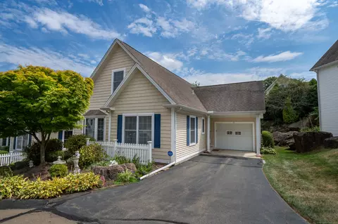 131 Allison Way #131, East Haven, CT 06512