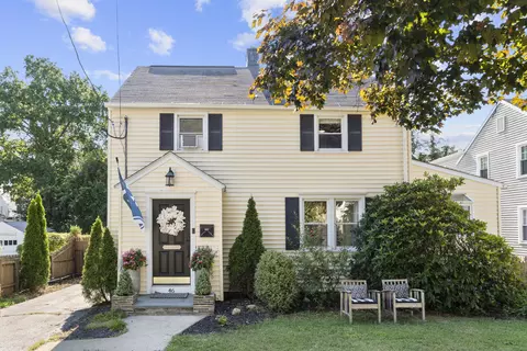 46 Parkway Dr, Stratford, CT 06614