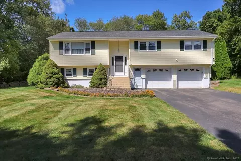 18 E Ridge Dr, Middlebury, CT 06762