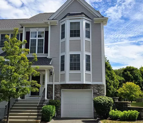 1004 Pinnacle Way #1004, Danbury, CT 06811