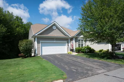 106 Country Club Dr #106, Oxford, CT 06478