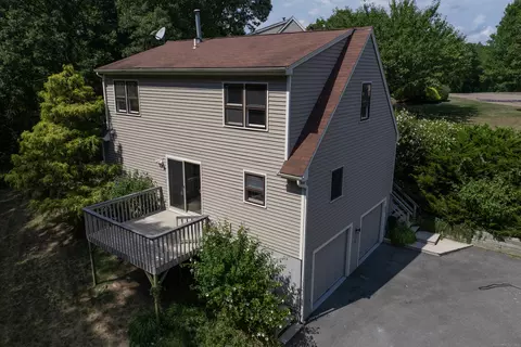 42 Copper Hill Dr, Guilford, CT 06437