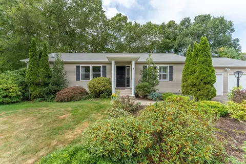 5 Mountain Laurel Rdg, Uncasville, CT 06382