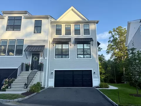 61 Brentwood Cir #66, Danbury, CT 06810