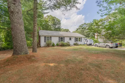 35 Valley Dr, Voluntown, CT 06384