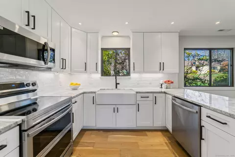 106 Heritage Vlg #A, Southbury, CT 06488