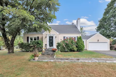 133 Strobel Rd, Trumbull, CT 06611