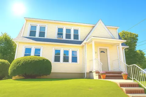 8 Smith St, Danbury, CT 06810