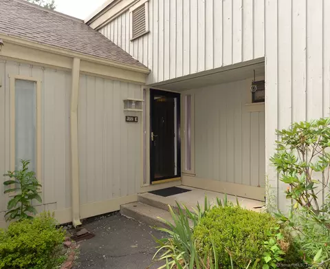 399 Heritage Vlg #E, Southbury, CT 06488