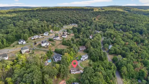 80 Elizabeth Ln, Middletown, CT 06457