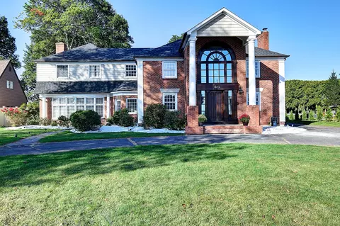 615 Ridge Rd, Wethersfield, CT 06109