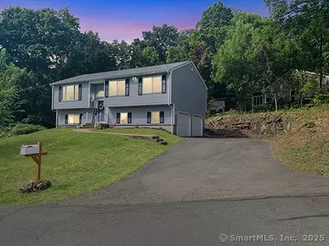 18 Loyola Rd, Meriden, CT 06451