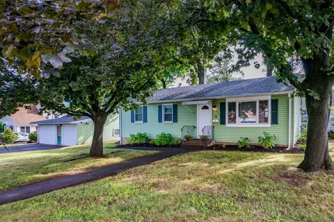 6 Center Ct, Newington, CT 06111